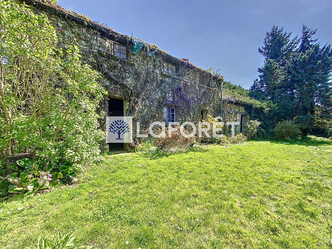 Maison à SAINT-NOM-LA-BRETECHE