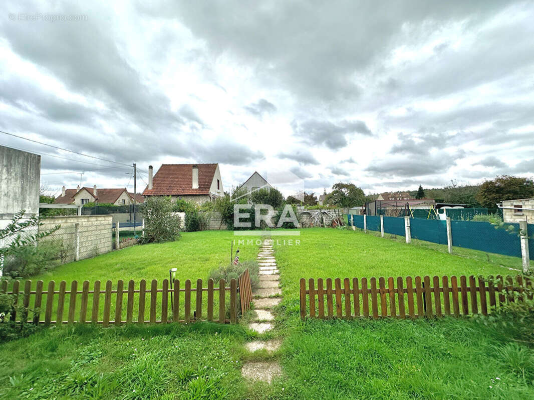 Maison à SAINT-PIERRE-LES-NEMOURS