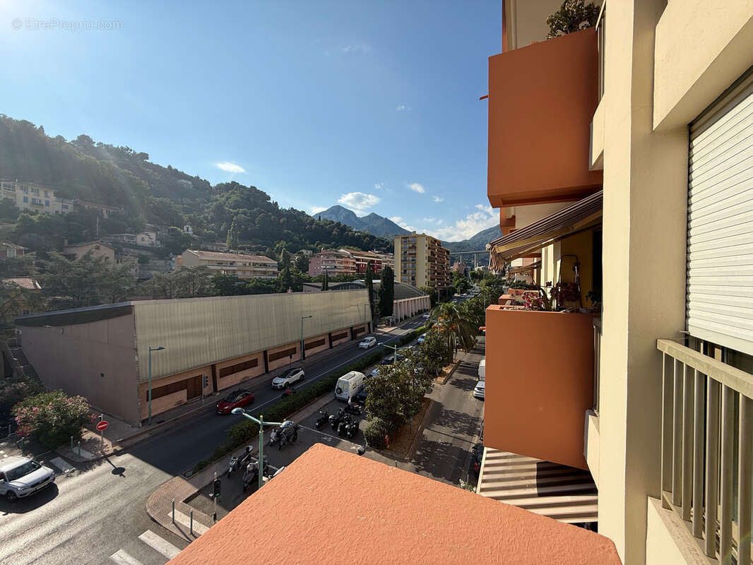 Dans une jolie résidence spacieux T3 étage élevé traversant terrasse-balcon-possibilité parking extérieur priv - photo 5
