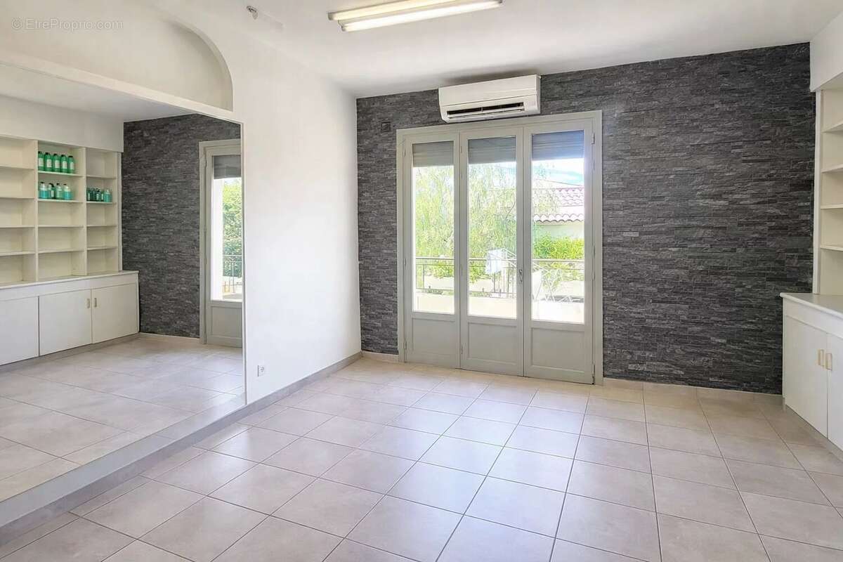 Commerce à COLOMARS