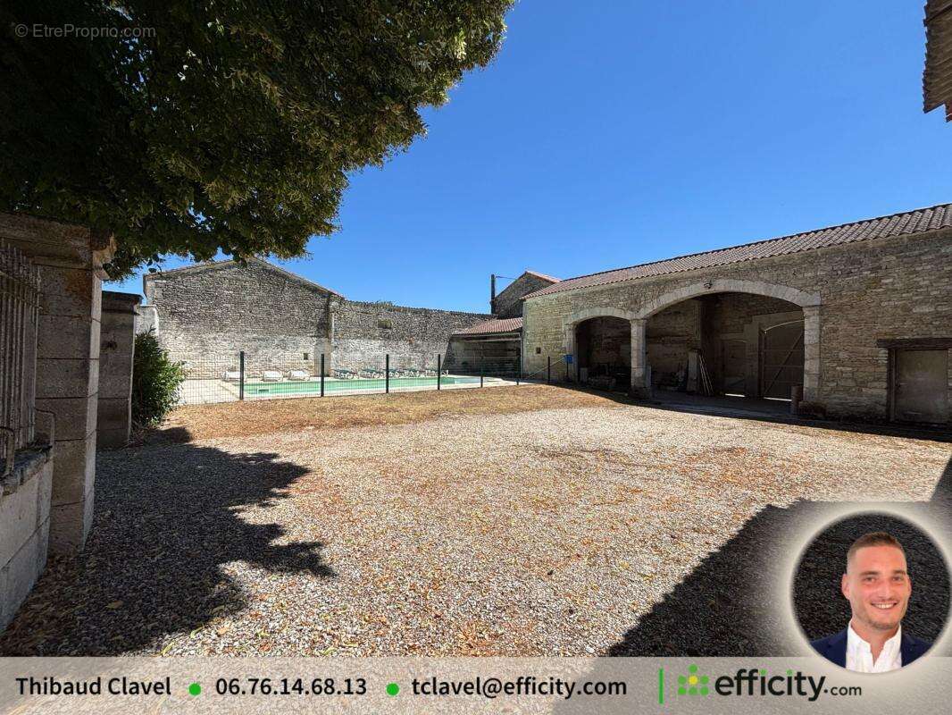 Maison 416 m² à Saint-Cybardeaux  - photo 16