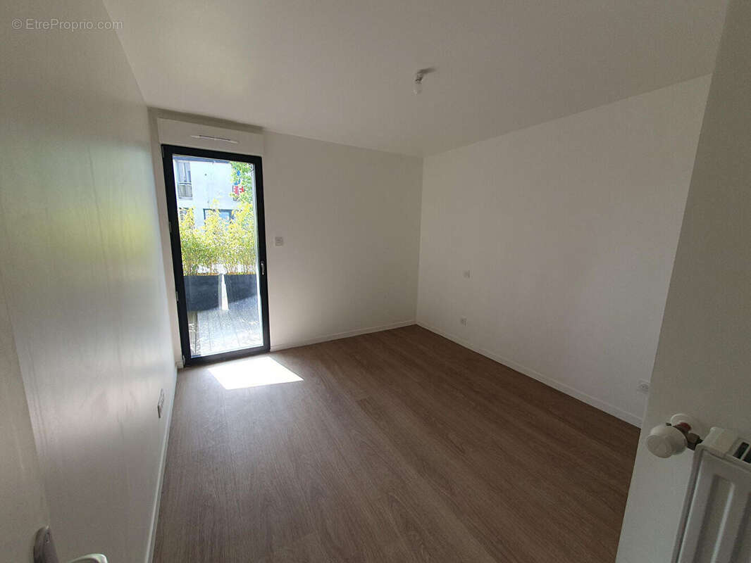 Appartement à DONVILLE-LES-BAINS