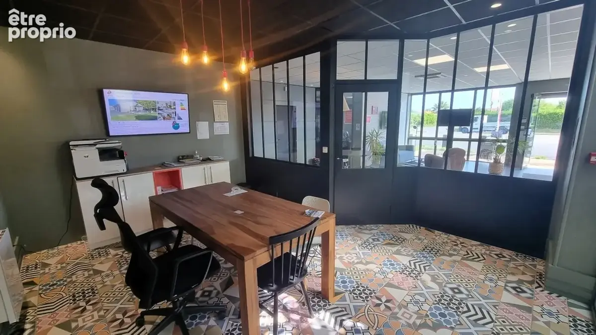 Dpt Charente Maritime (17), à vendre SAINT PIERRE D'OLERON Local commercial - Plain pied terrain 680m² - photo 2