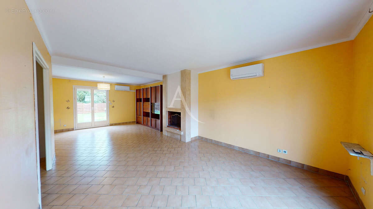 Maison à SAINT-JEAN-DE-BRAYE