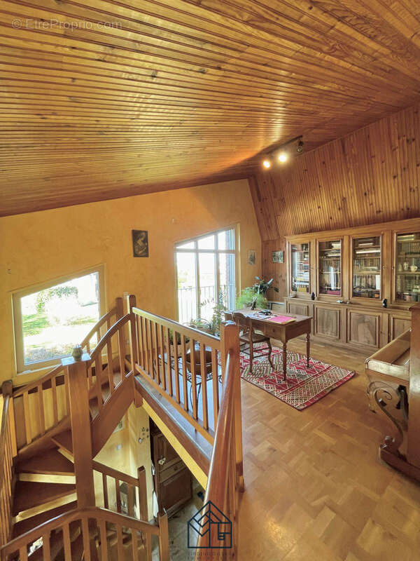 Maison à COMMELLE-VERNAY