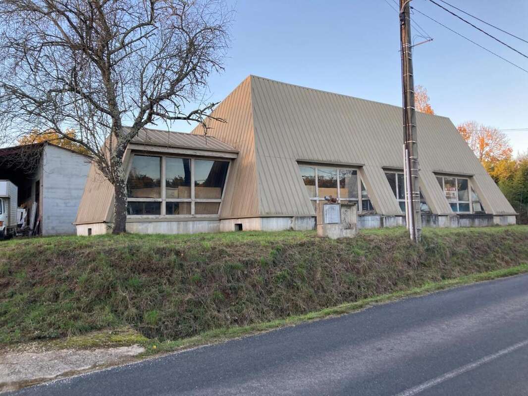 exterieur 2 - Commerce à LUZECH
