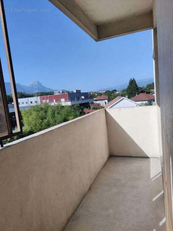 Appartement à SAINT-MARTIN-D'HERES