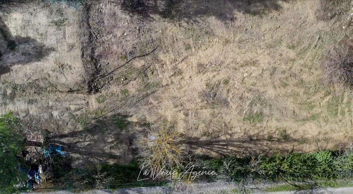Terrain à GREASQUE