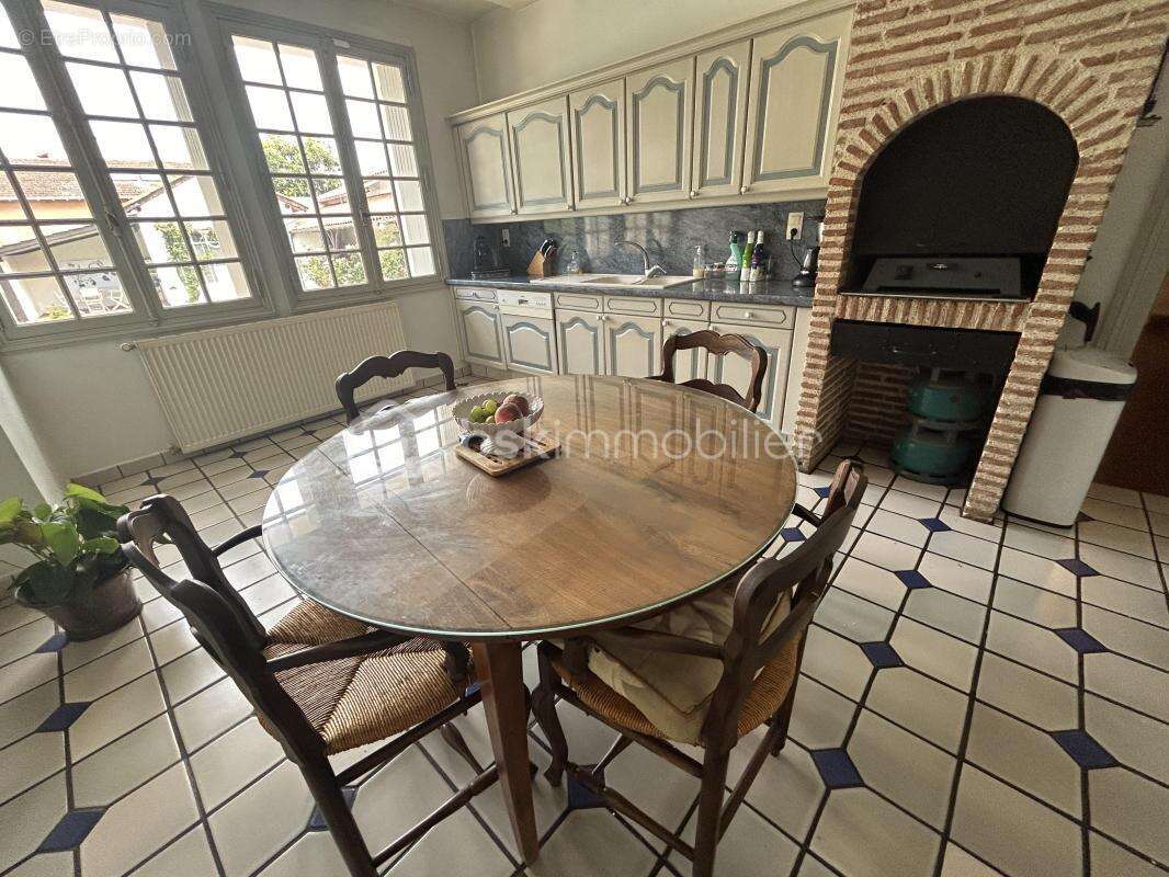 Superbe propriete - parc - dependance - piscine - double garage - photo 11