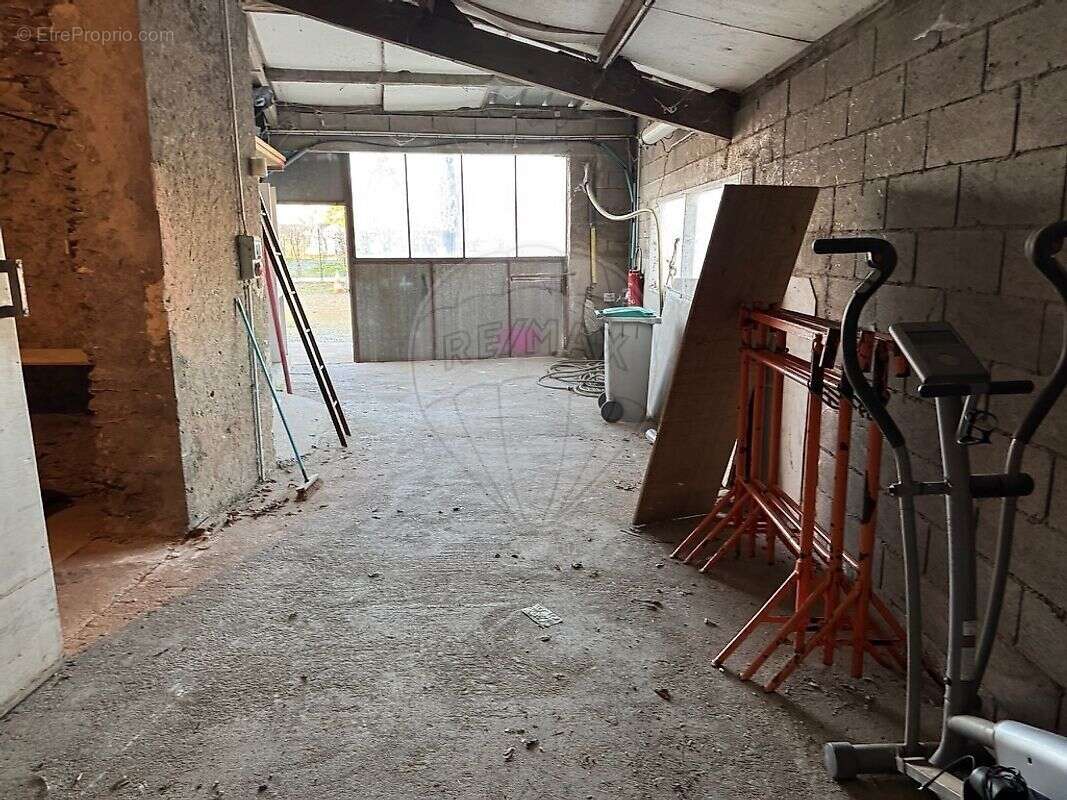 Commerce à SAINT-JULIEN-DE-CONCELLES