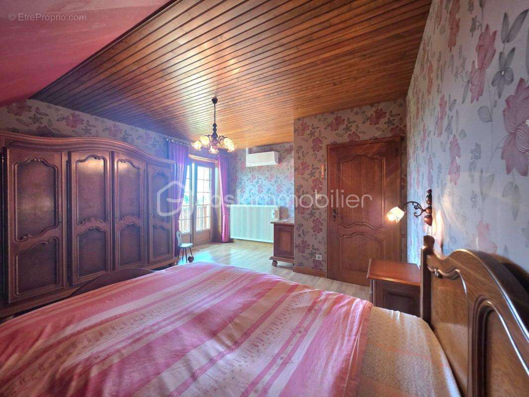 Maison spacieuse de 180 m² située dans un cadre verdoyant et paisible - photo 14