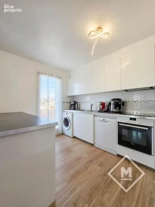 Vente appartement type 5 lumineux calme pas de vis à vis place de parking Marseille 13009 Aiguier - photo 7