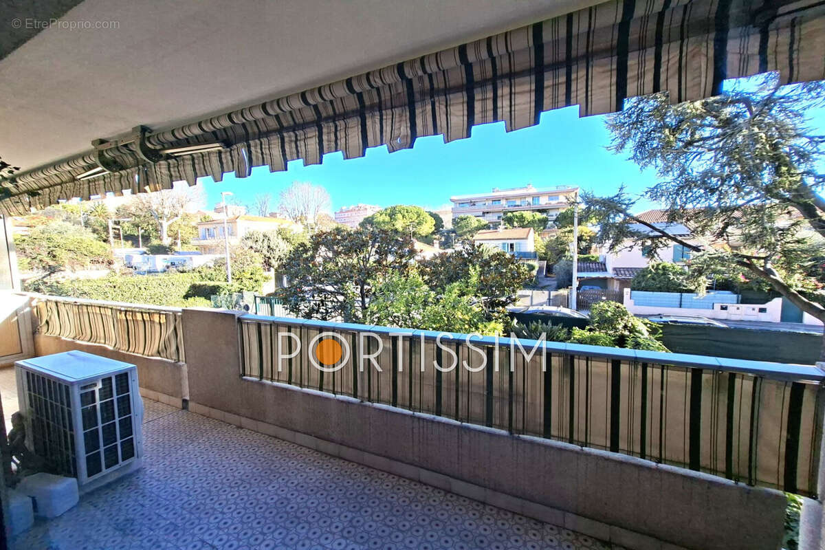 Appartement à SAINT-LAURENT-DU-VAR