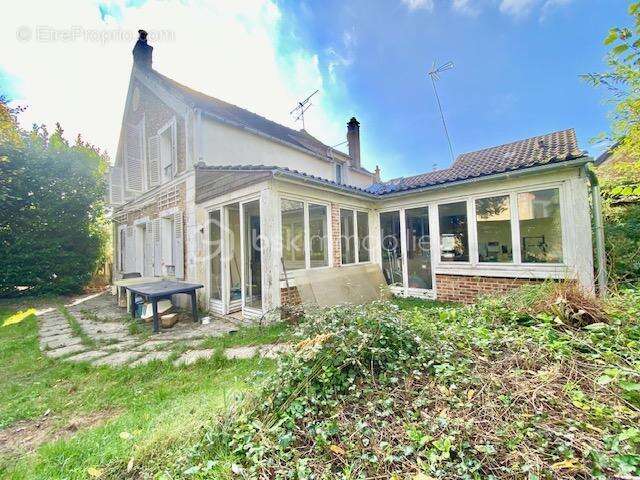 Maison divisible de 183 m² à rénover avec 3150 m² de terrain - photo 2