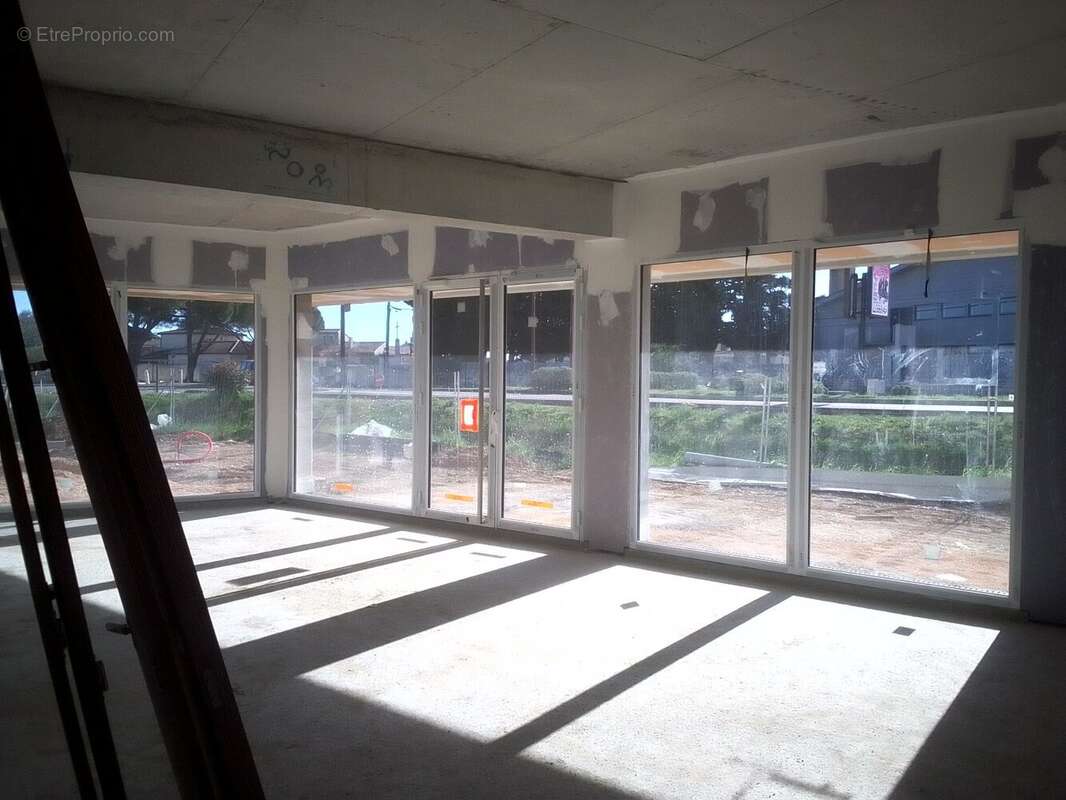 Commerce à RODILHAN