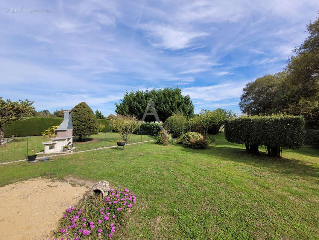 Maison à SAINT-CHRISTOPHE-DU-LIGNERON
