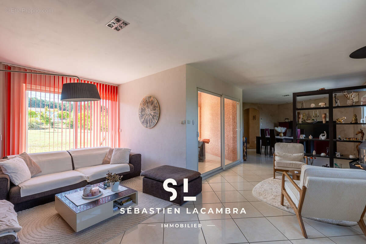 Maison de plain-pied avec piscine, 4 chambres et 3 008 m2 de terrain - photo 8