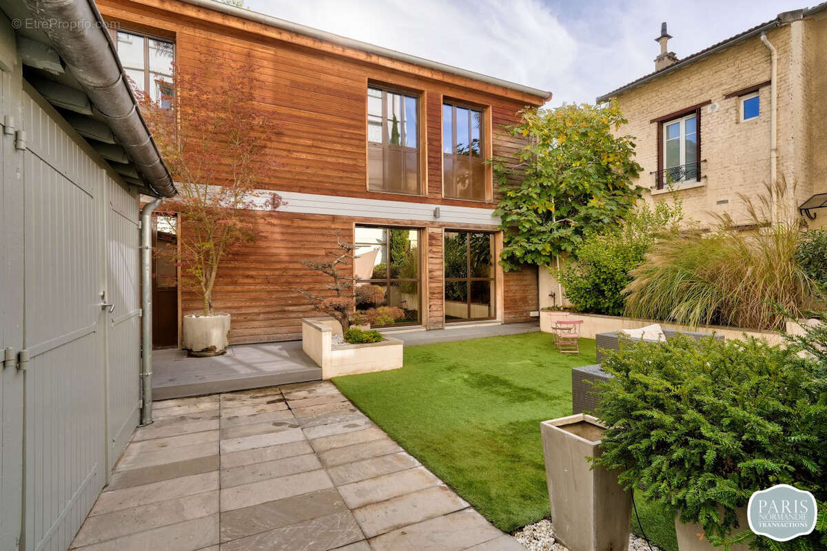 Maison à COURBEVOIE