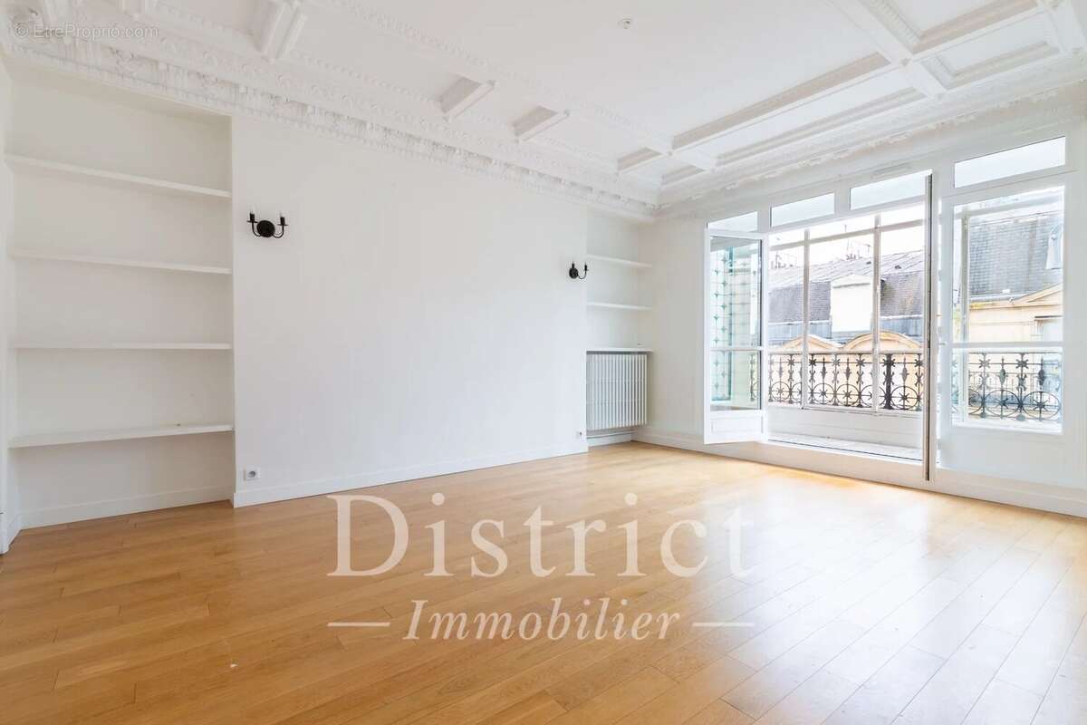 Appartement à PARIS-8E