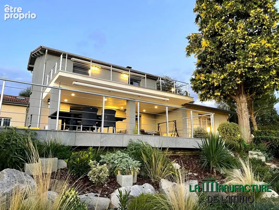 Villa de 280m2 avec piscine et dependance / vue exeptionnelle / saint-genest lerpt - photo 2