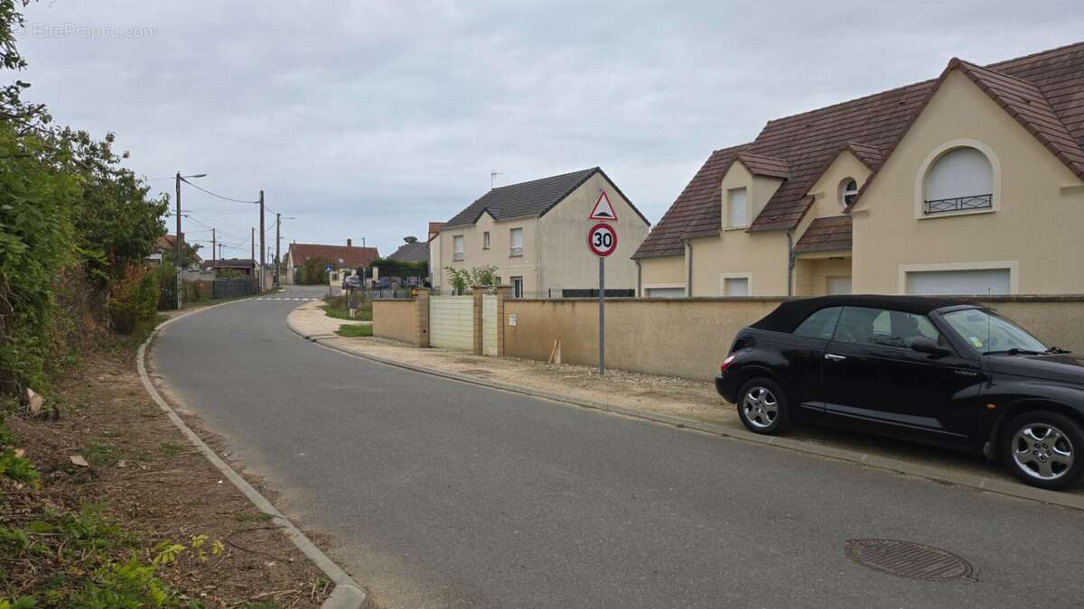 28500-Terrain constructible de 460m2 - photo 5