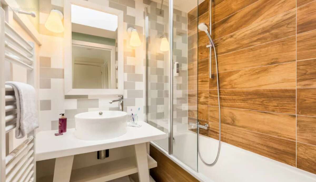 Appartement à VILLENEUVE-LE-COMTE