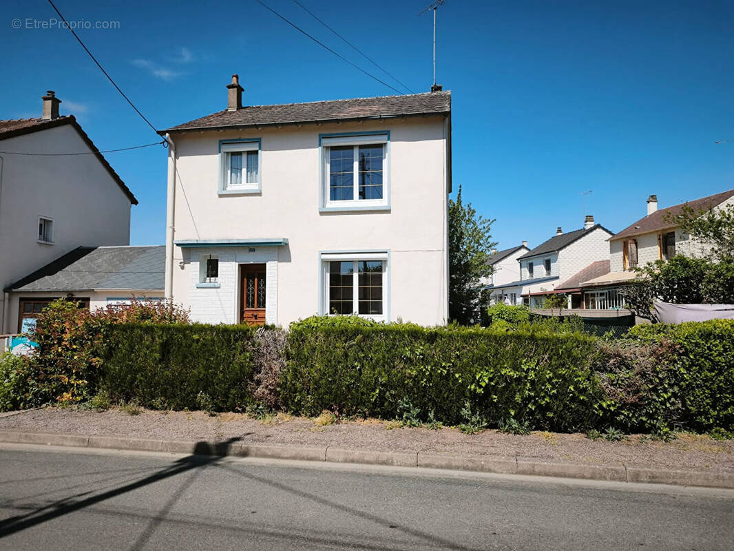 Maison à VARENNES-VAUZELLES