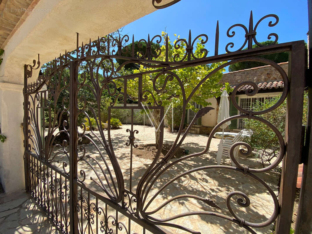 Le plan de la tour - tres belle propriété sur 4 hectares - rafraichissements à prevoir. - photo 6