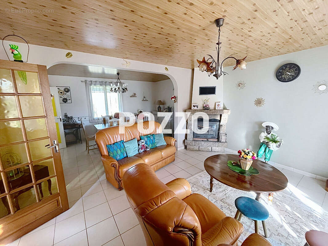 A VENDRE - Maison familiale de 160 m² sur un terrain de 1531 m² - photo 3
