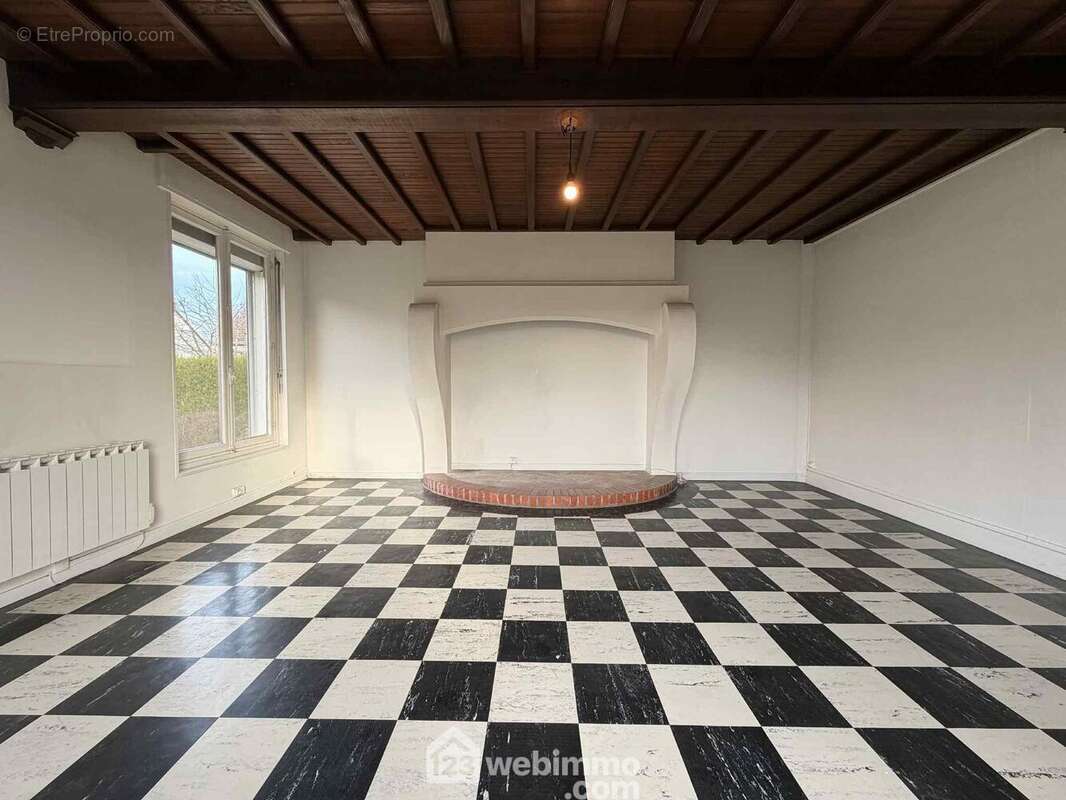 Toutes les fenêtres sont en double vitrage - Maison à LAON