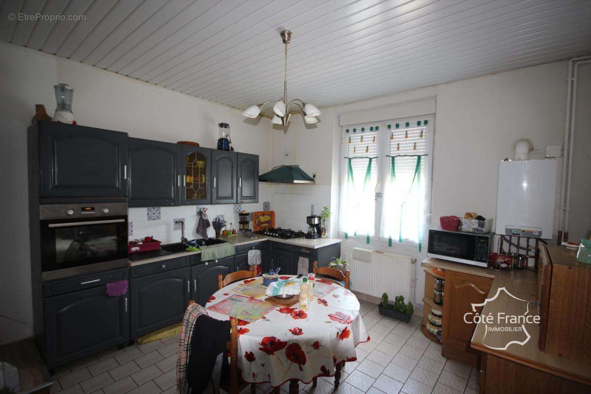 GIVET maison d'habitation 4 chambres avec terrain et garage - photo 4