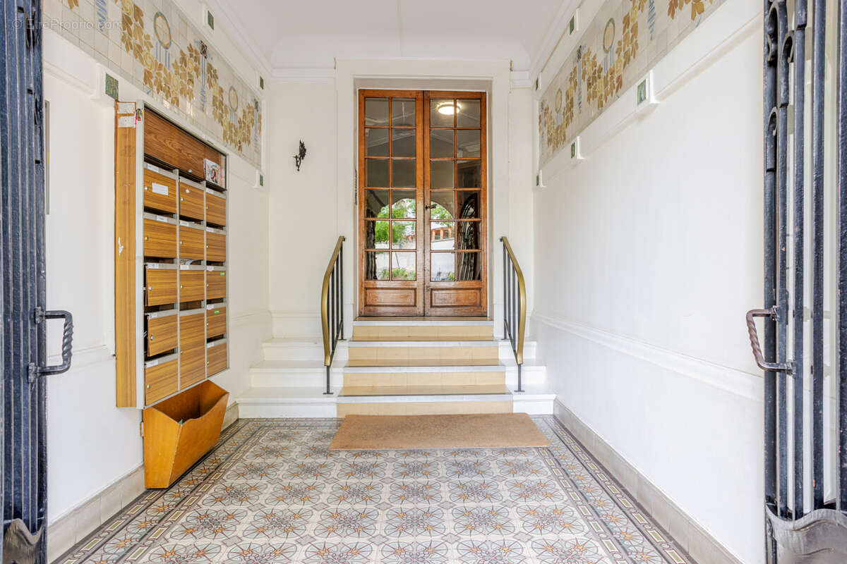 Appartement 3 pièces dans un bel immeuble ancien - photo 3