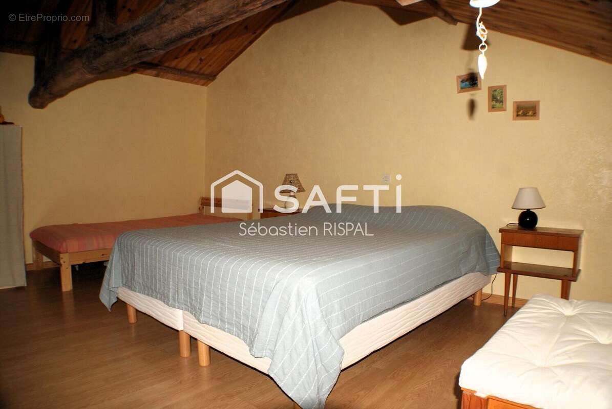 Maison 223 m² à Saint-Maurice-Le-Girard  - photo 5