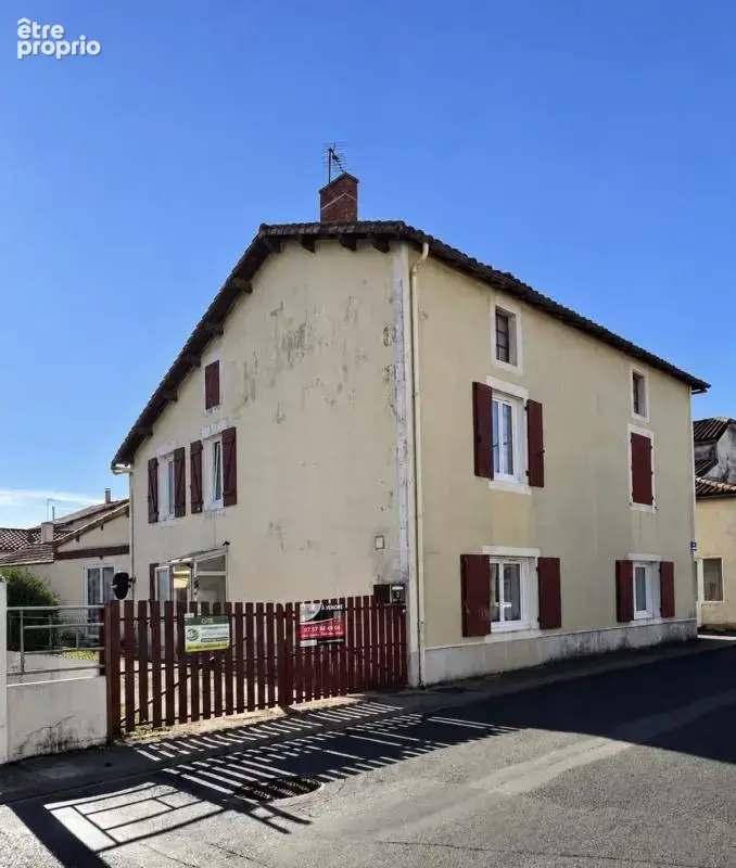 Sauze-Vaussais   201 m2 Property with Gîte and 128 m2 Garage - photo 2