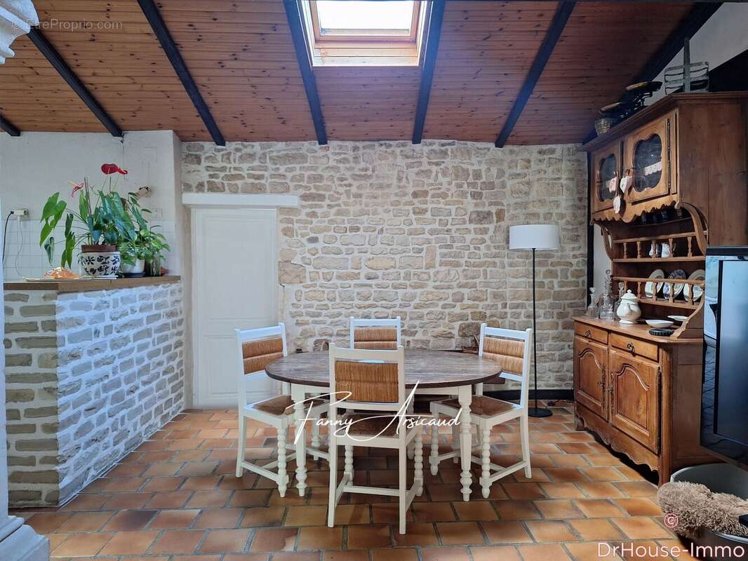 Maison à CHARRON