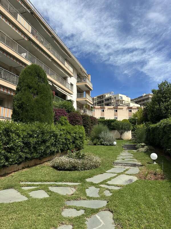 Nice corniche fleurie studio 42m² + jardin 35m²+ cave - photo 12