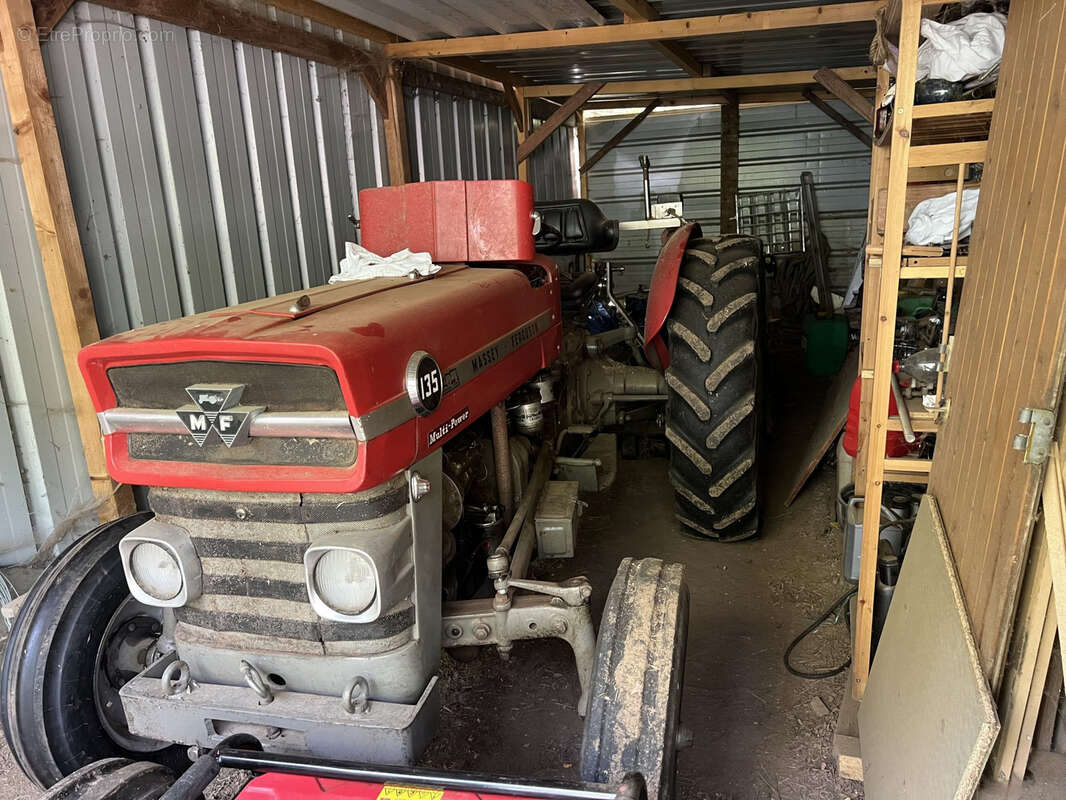 Terrain à COURS-LES-BARRES