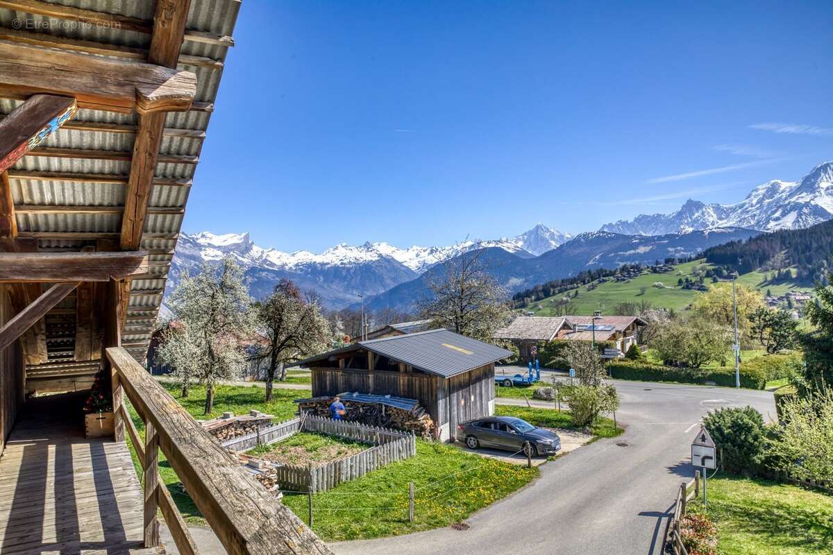 Maison 527 m² à Demi-Quartier  - photo 9