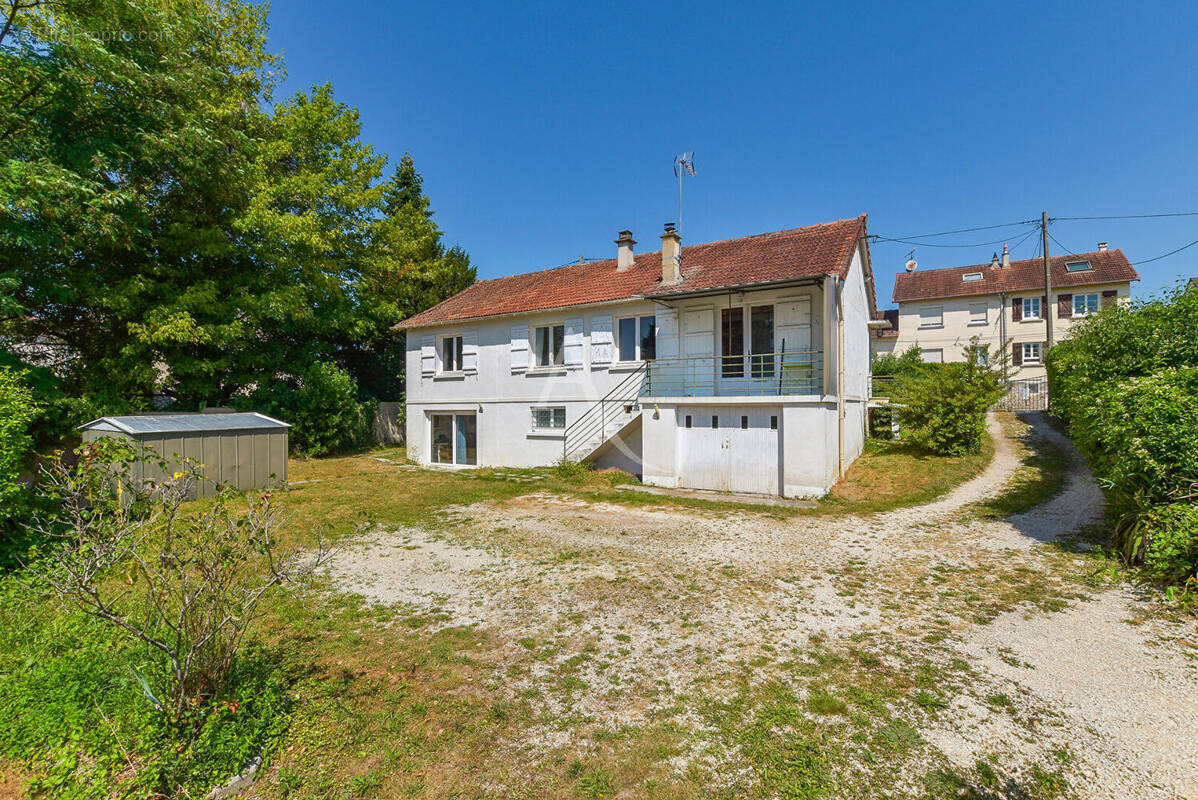 Maison à VAUX-LE-PENIL