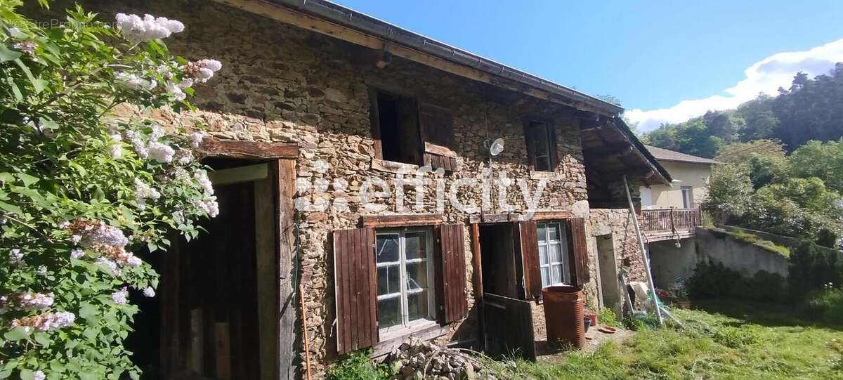 Maison à MAYRES