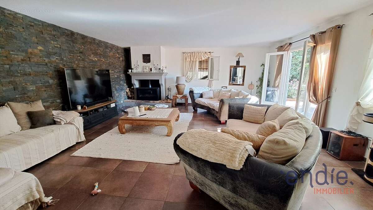 St Antonin du var villa plain pied 240 m² sur 1500  m² avec piscine - photo 12