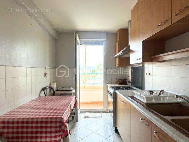 Appartement spacieux de 106 m2 avec vue panoramique sur la ville de Hyères, les collines, et la mer - photo 5