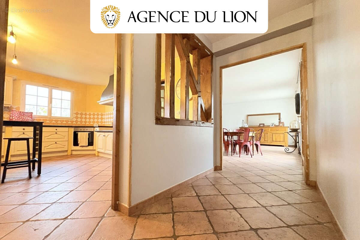 Maison traditionnelle de qualité – Géothermie – Terrain 2 900 m² - photo 4