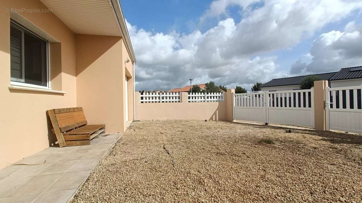 Maison à NEUVILLE-DE-POITOU