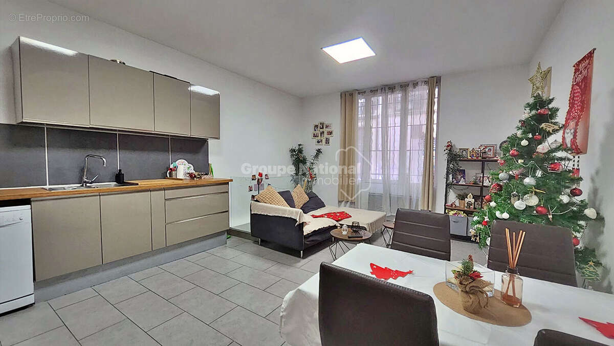 Appartement à MARSEILLE-5E