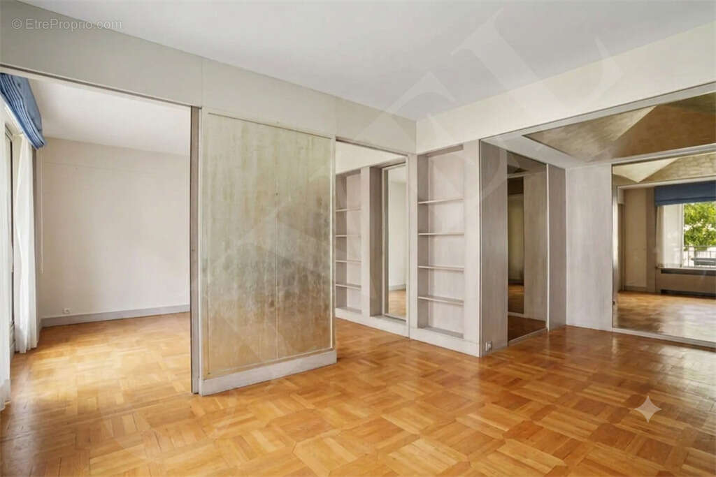 Appartement à PARIS-8E