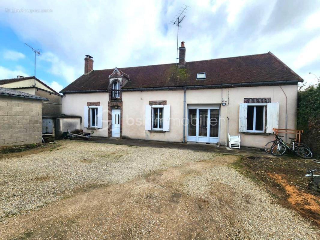 Maison à COURGENAY