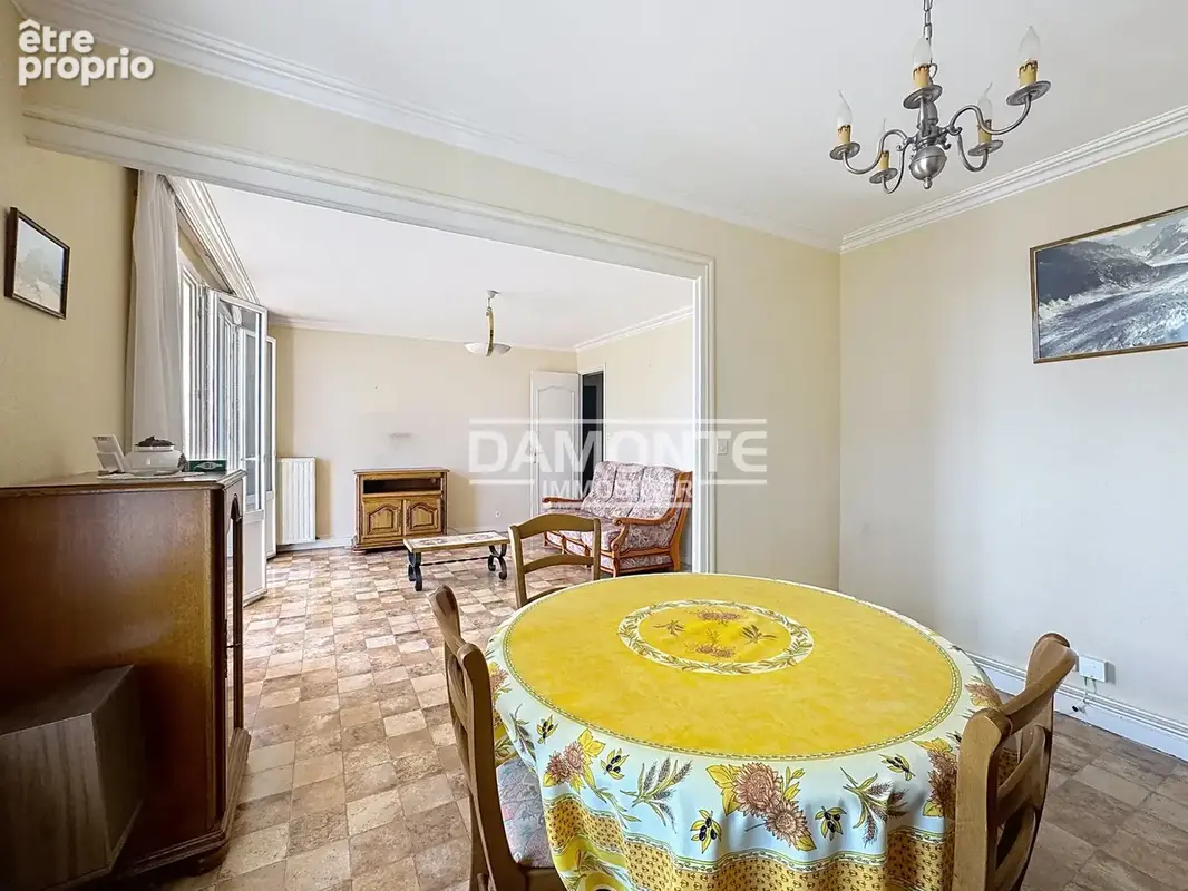 Appartement t3 - a renover - avec balcon - photo 3