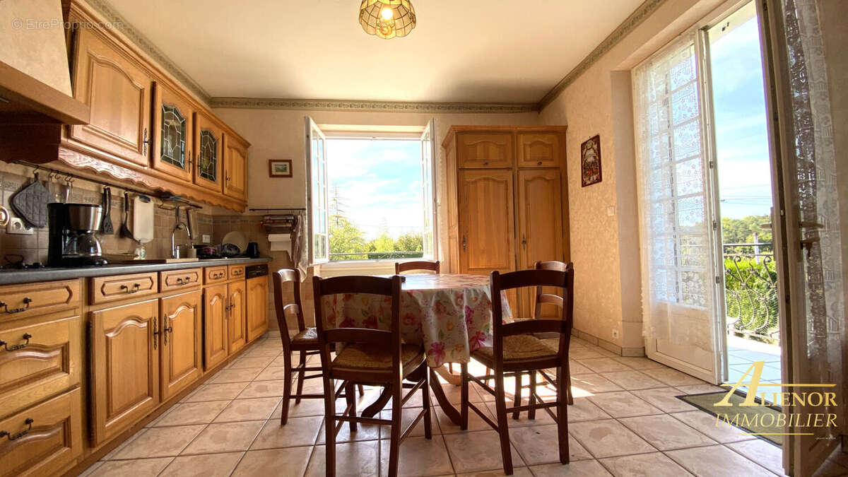 Maison à BOURDEILLES