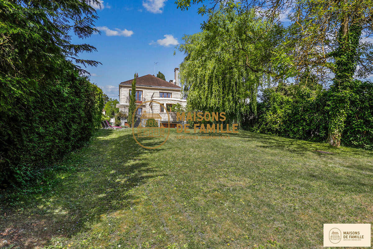 Maison à LA CELLE-SAINT-CLOUD